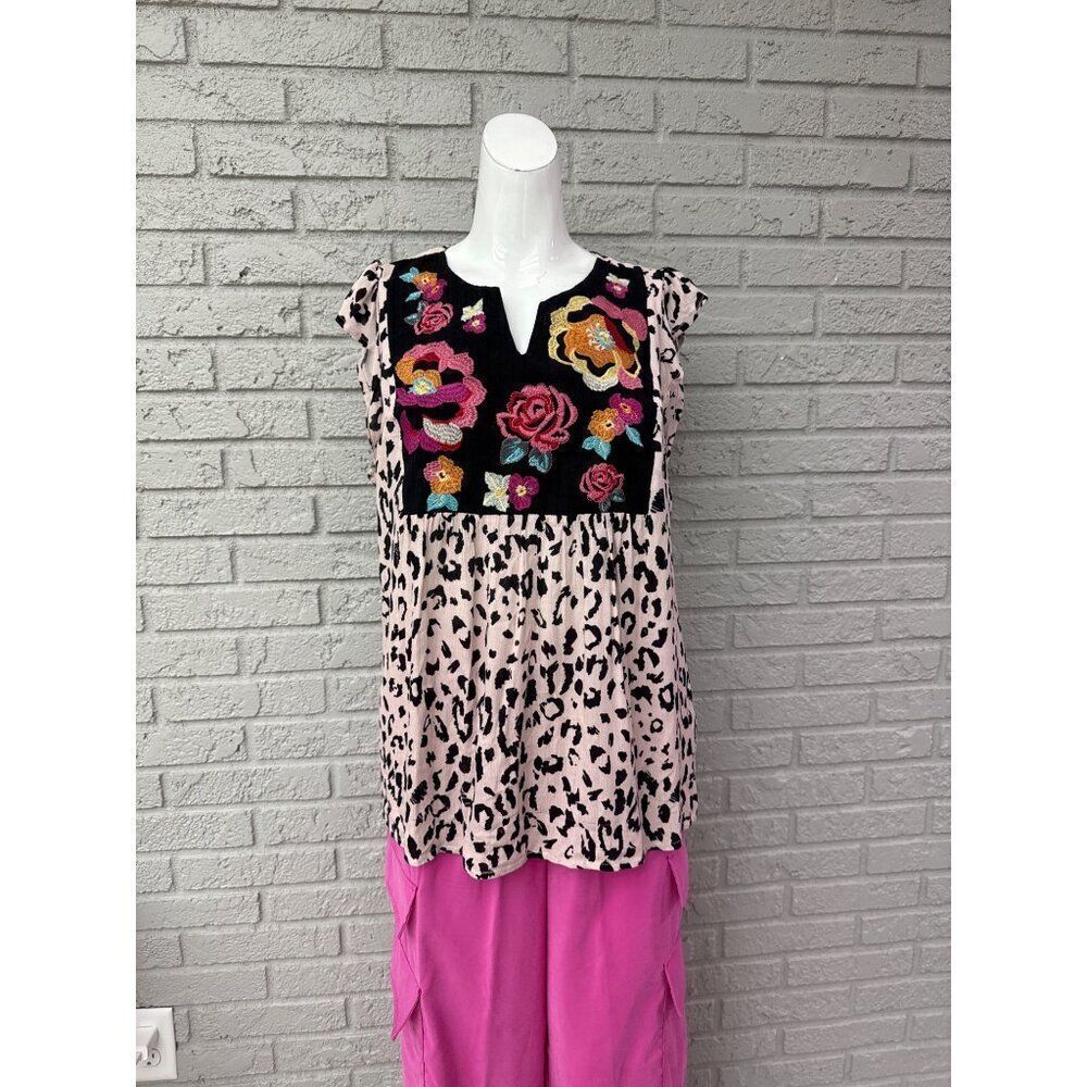 Savanna Jane Woman Embroidered Floral Animal Print Short Sleeve Blouse Size M